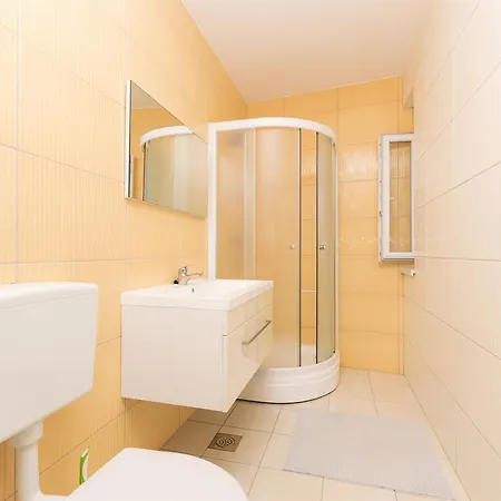 Beachfront Ante Apartman Vlasici